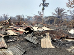 Kebakaran sangat besar terjadi di wilayah Rokan Hilir. Kebakaran ini tidak hanya menghanguskan kebun, tapi juga harta benda warga. © Romesh Irawan / Pantau Gambut