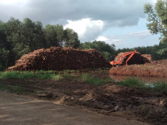 Alat berat pada FLEG yang sedang dibersihkan PT Arara Abadi Pelalawan di Riau